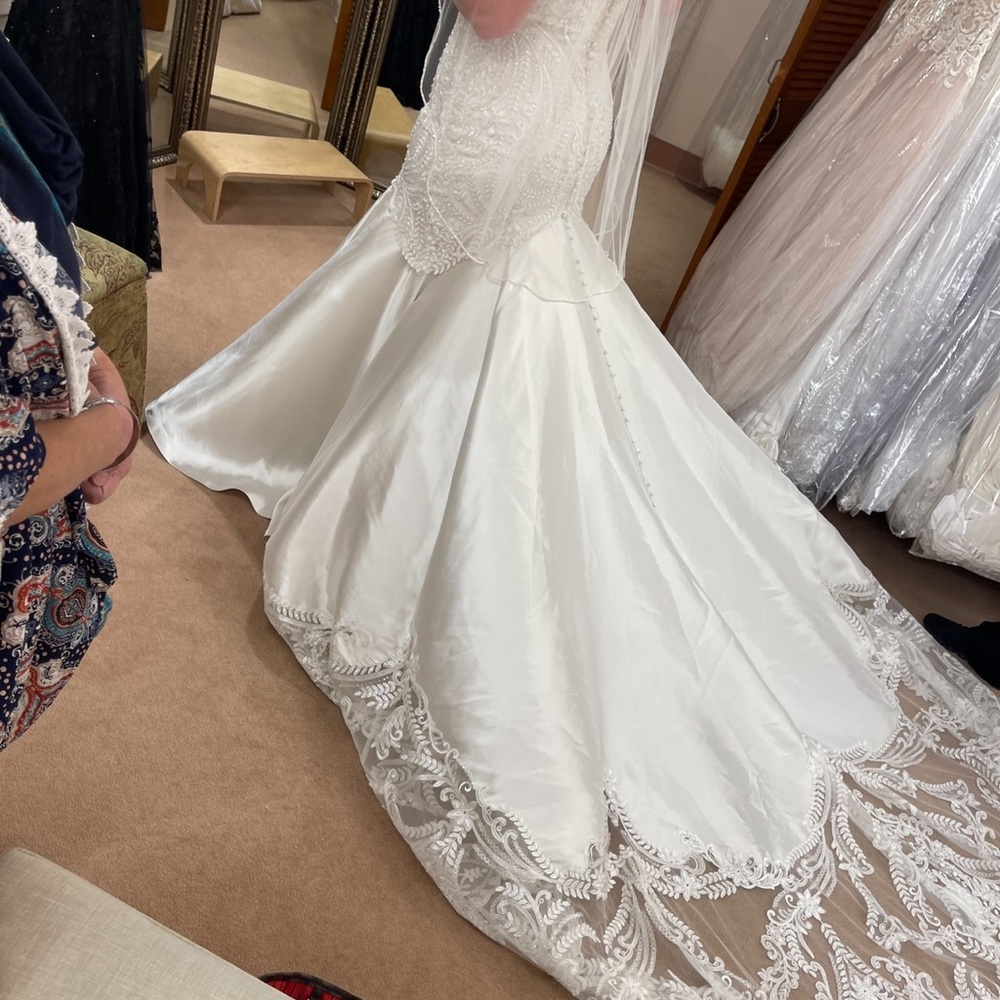 WEDDING DRESS - Picture 3 of 4